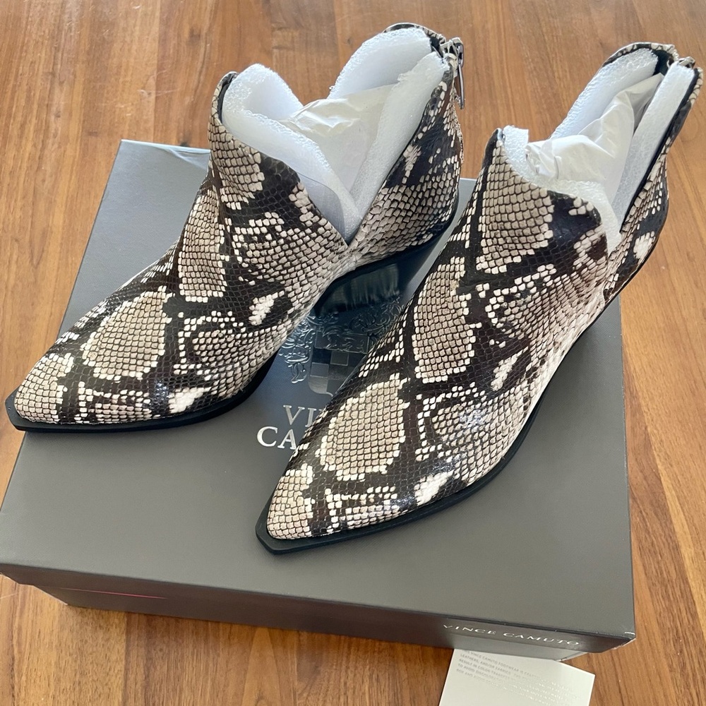 NWT Vince Camuto Bibestie Bootie, color: Bali Snake